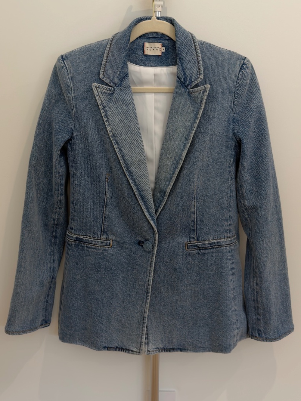 Alice + Olivia Jeans Macey Denim Blazer Light Wash Raw Size 2